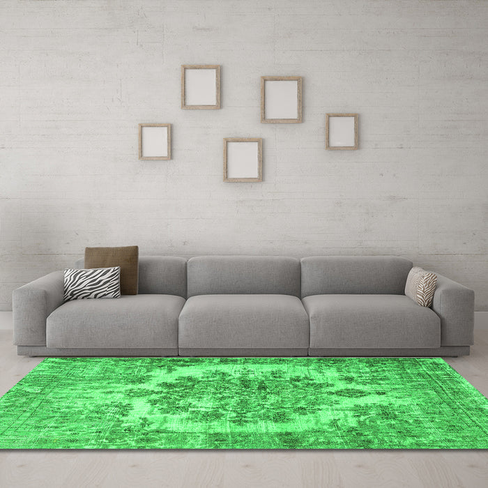 Machine Washable Persian Green Traditional Area Rugs in a Living Room,, wshtr3813grn