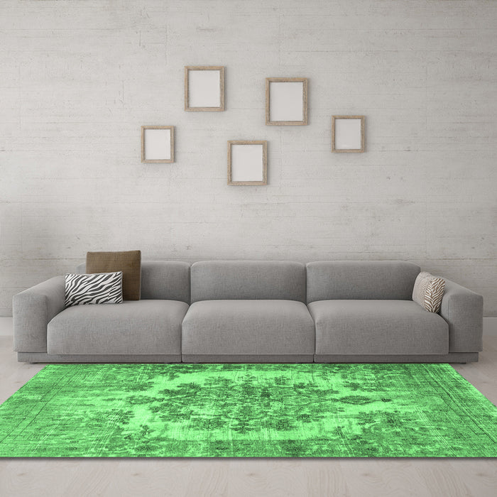 Machine Washable Persian Emerald Green Traditional Area Rugs in a Living Room,, wshtr3813emgrn