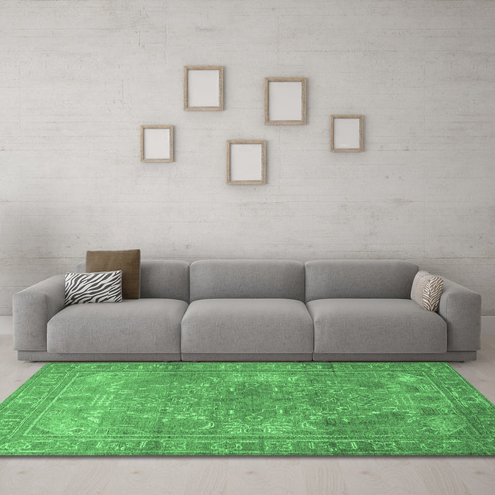 Machine Washable Persian Emerald Green Traditional Area Rugs in a Living Room,, wshtr3814emgrn