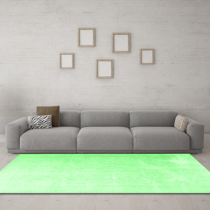 Machine Washable Persian Emerald Green Traditional Area Rugs in a Living Room,, wshtr3815emgrn