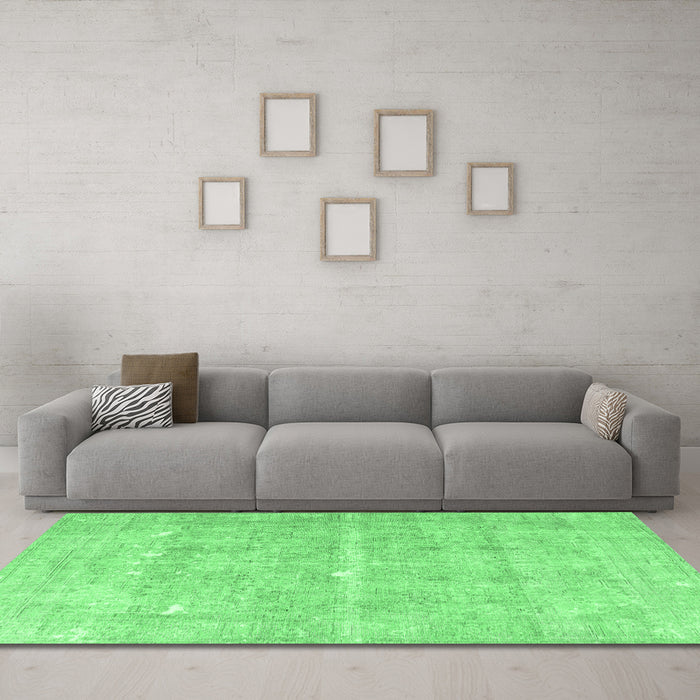 Machine Washable Persian Emerald Green Traditional Area Rugs in a Living Room,, wshtr3818emgrn
