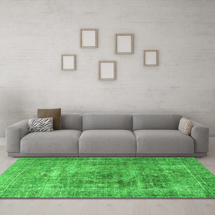 Machine Washable Persian Green Traditional Area Rugs in a Living Room,, wshtr3819grn