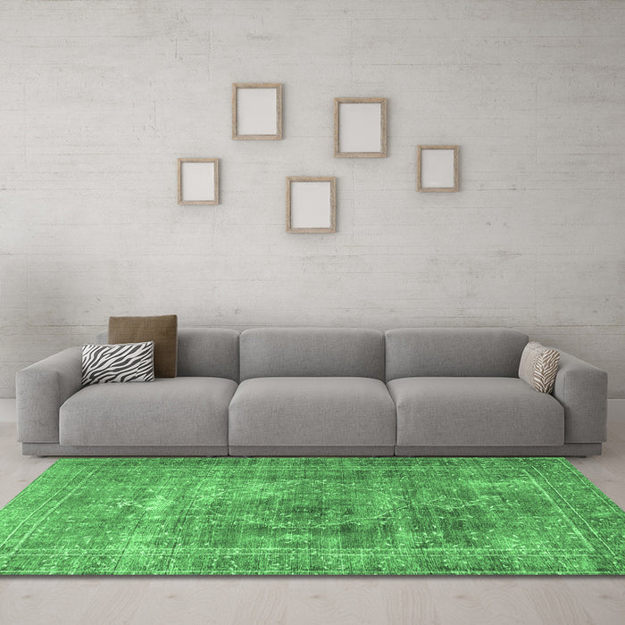 Machine Washable Persian Emerald Green Traditional Area Rugs in a Living Room,, wshtr3819emgrn