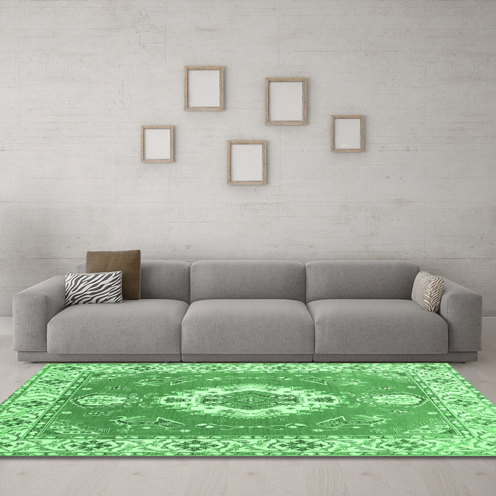 Machine Washable Medallion Emerald Green Traditional Area Rugs in a Living Room,, wshtr381emgrn
