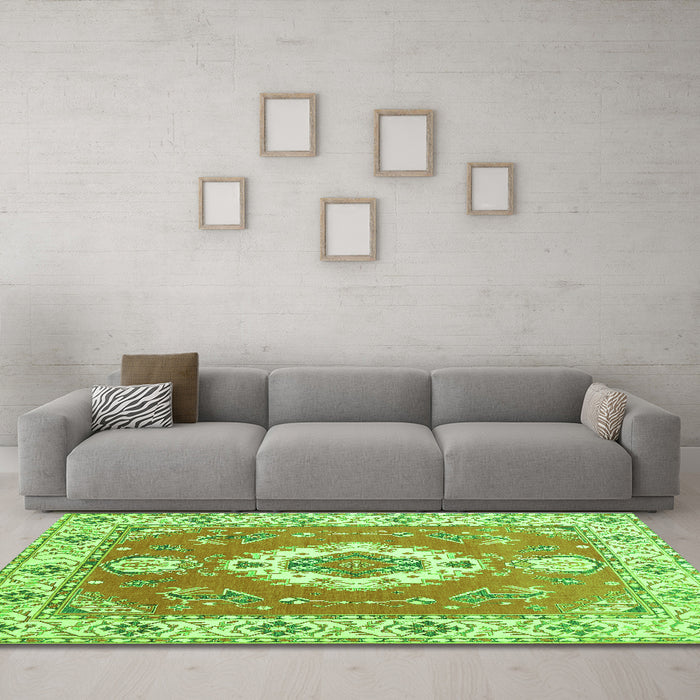 Machine Washable Medallion Green Traditional Area Rugs in a Living Room,, wshtr381grn