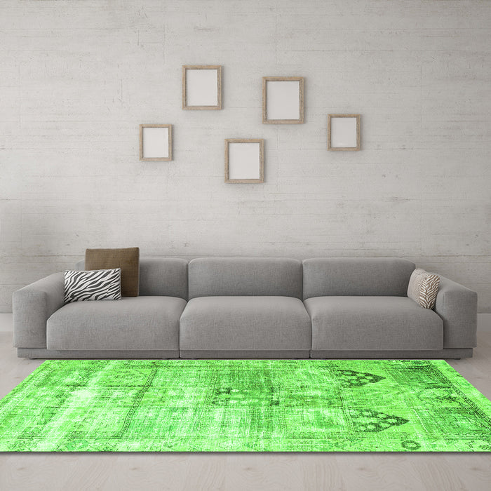 Machine Washable Persian Green Traditional Area Rugs in a Living Room,, wshtr3820grn