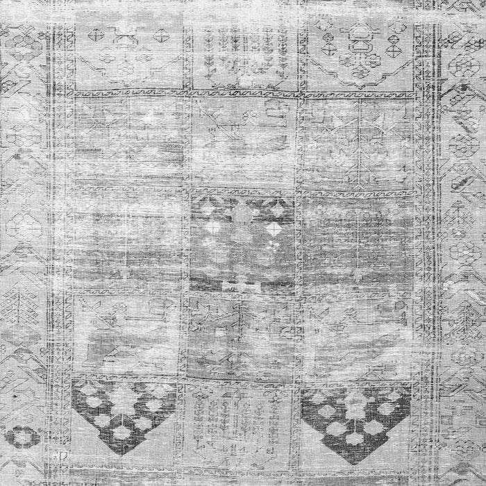 Serging Thickness of Machine Washable Persian Gray Traditional Rug, wshtr3820gry