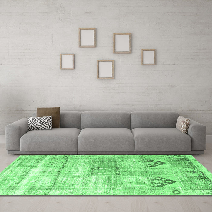 Machine Washable Persian Emerald Green Traditional Area Rugs in a Living Room,, wshtr3820emgrn