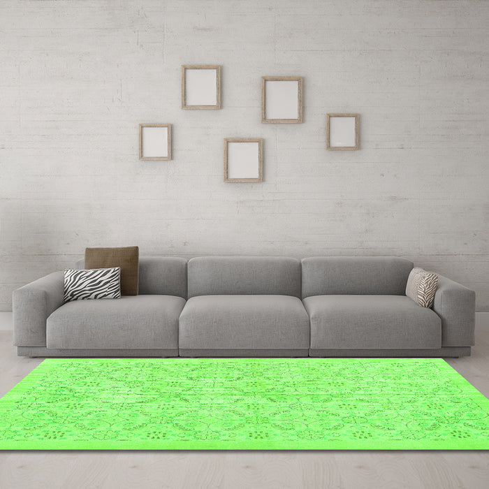 Machine Washable Persian Green Traditional Area Rugs in a Living Room,, wshtr3822grn