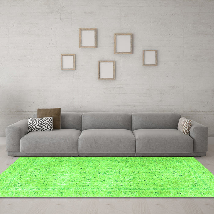 Machine Washable Persian Green Traditional Area Rugs in a Living Room,, wshtr3823grn