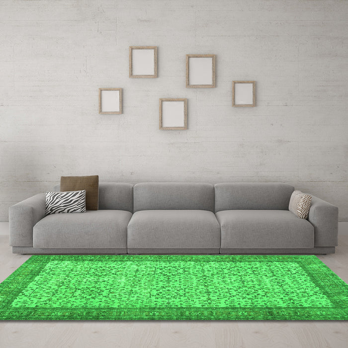 Machine Washable Persian Green Traditional Area Rugs in a Living Room,, wshtr3824grn
