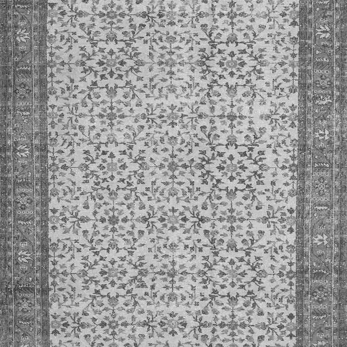 Serging Thickness of Machine Washable Persian Gray Traditional Rug, wshtr3824gry