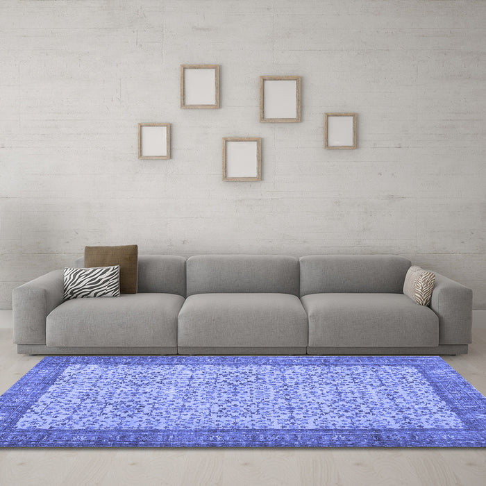 Machine Washable Persian Blue Traditional Rug in a Living Room, wshtr3824blu
