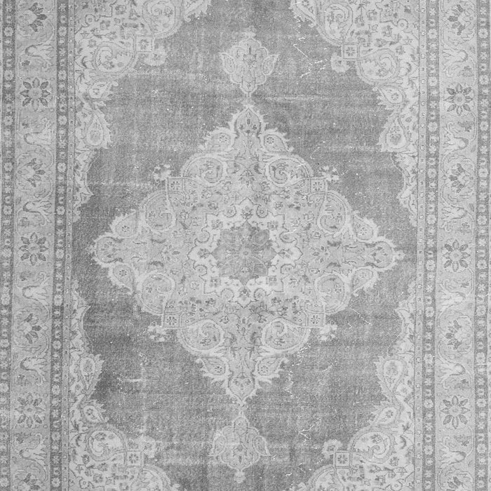 Serging Thickness of Machine Washable Persian Gray Traditional Rug, wshtr3827gry