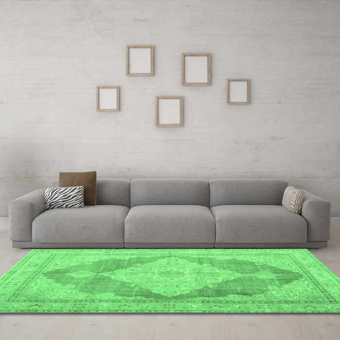 Machine Washable Persian Emerald Green Traditional Area Rugs in a Living Room,, wshtr3827emgrn
