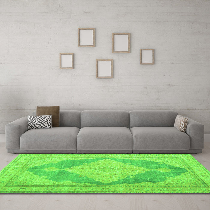 Machine Washable Persian Green Traditional Area Rugs in a Living Room,, wshtr3827grn