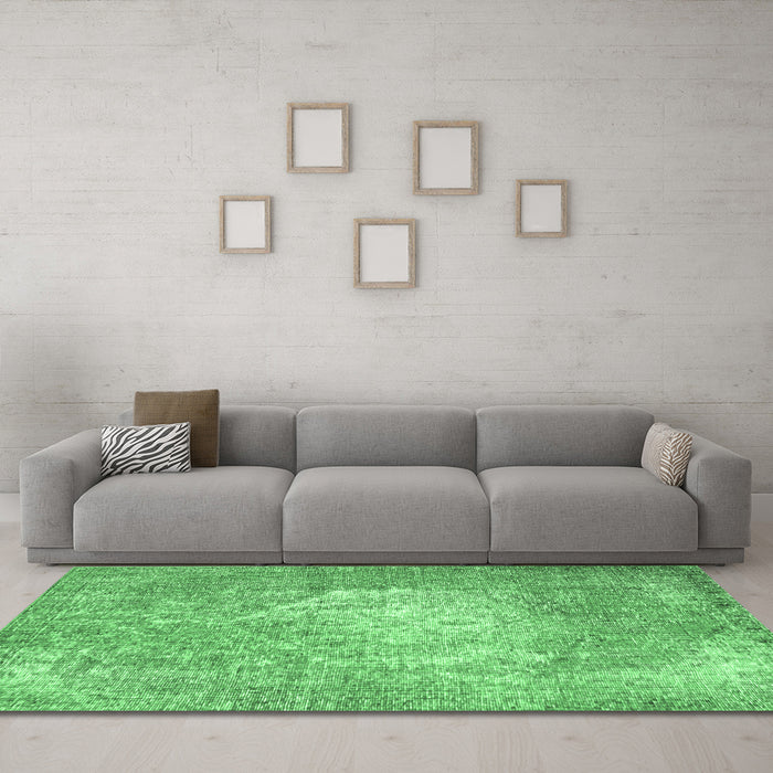 Machine Washable Persian Emerald Green Traditional Area Rugs in a Living Room,, wshtr3828emgrn