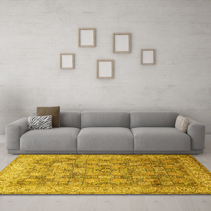 Machine Washable Persian Yellow Traditional Rug in a Living Room, wshtr382yw