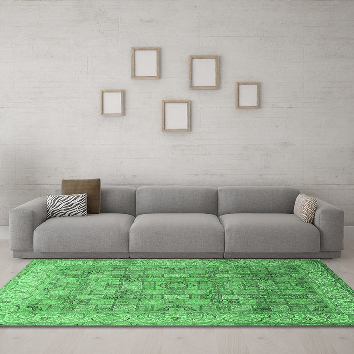 Machine Washable Persian Emerald Green Traditional Area Rugs in a Living Room,, wshtr382emgrn