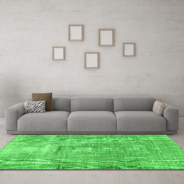 Machine Washable Persian Green Traditional Area Rugs in a Living Room,, wshtr3830grn
