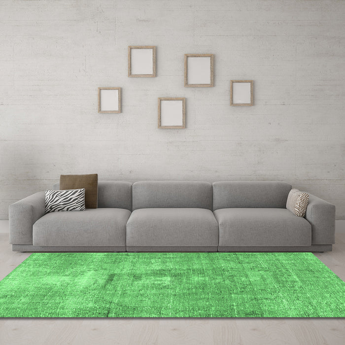 Machine Washable Persian Emerald Green Traditional Area Rugs in a Living Room,, wshtr3830emgrn