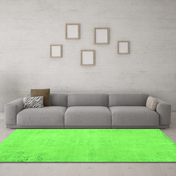 Machine Washable Persian Green Traditional Area Rugs in a Living Room,, wshtr3831grn