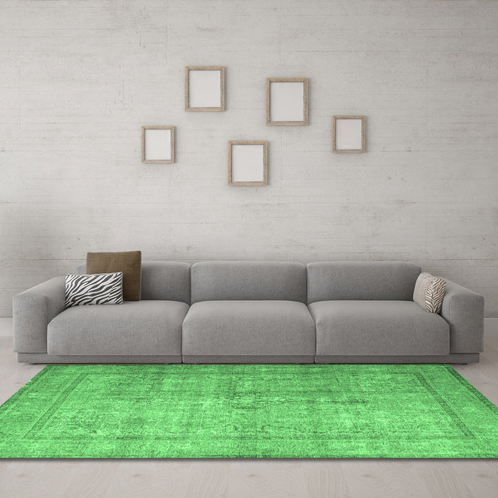 Machine Washable Persian Emerald Green Traditional Area Rugs in a Living Room,, wshtr3833emgrn