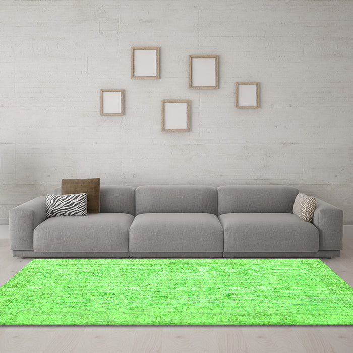 Machine Washable Persian Green Traditional Area Rugs in a Living Room,, wshtr3834grn