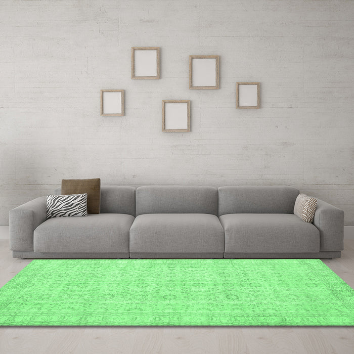 Machine Washable Persian Emerald Green Traditional Area Rugs in a Living Room,, wshtr3834emgrn