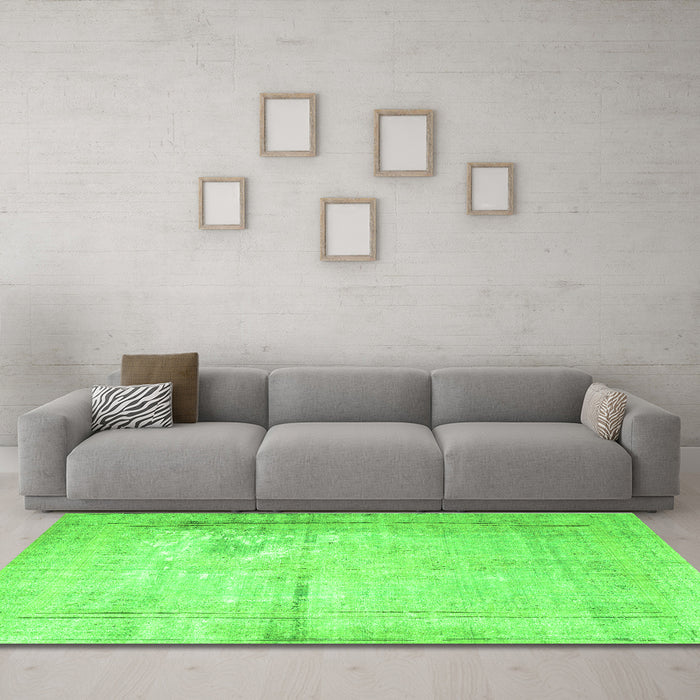 Machine Washable Persian Green Traditional Area Rugs in a Living Room,, wshtr3835grn