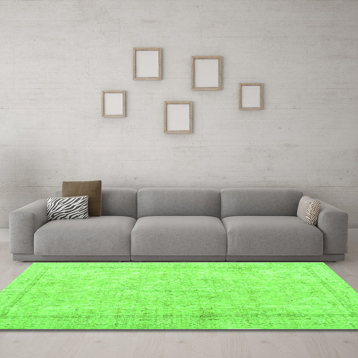 Machine Washable Persian Green Traditional Area Rugs in a Living Room,, wshtr3836grn