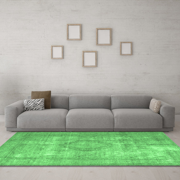 Machine Washable Persian Emerald Green Traditional Area Rugs in a Living Room,, wshtr3838emgrn