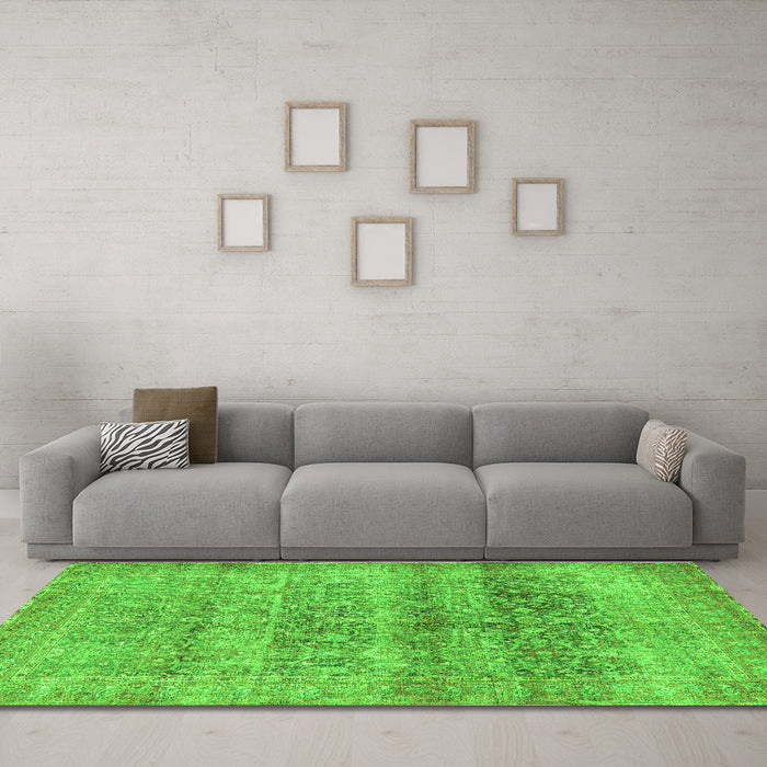 Machine Washable Persian Green Traditional Area Rugs in a Living Room,, wshtr3839grn