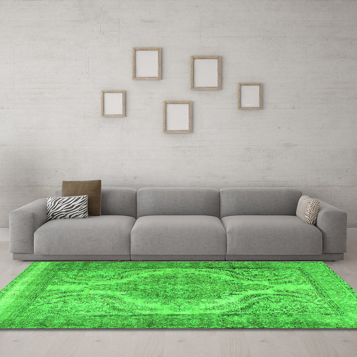 Machine Washable Persian Green Traditional Area Rugs in a Living Room,, wshtr3840grn