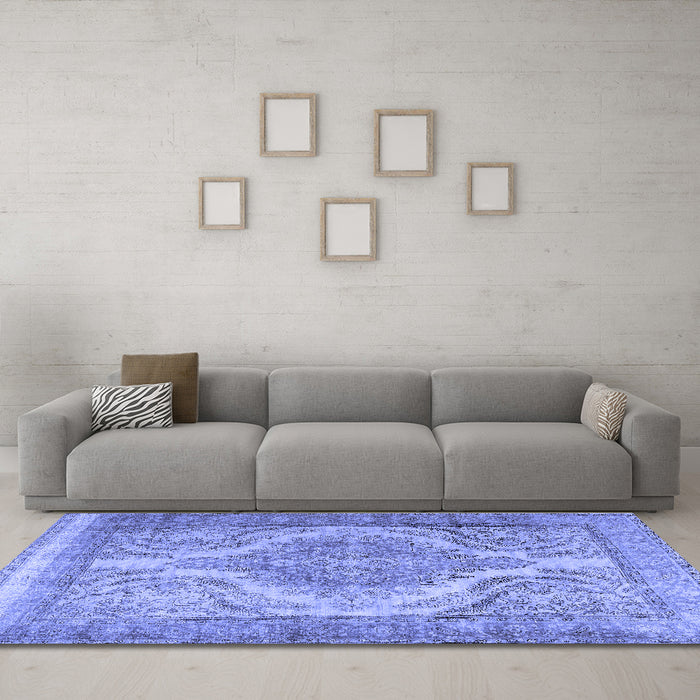 Machine Washable Persian Blue Traditional Rug in a Living Room, wshtr3840blu
