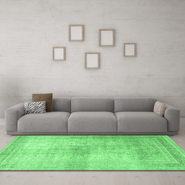 Machine Washable Persian Emerald Green Traditional Area Rugs in a Living Room,, wshtr3841emgrn
