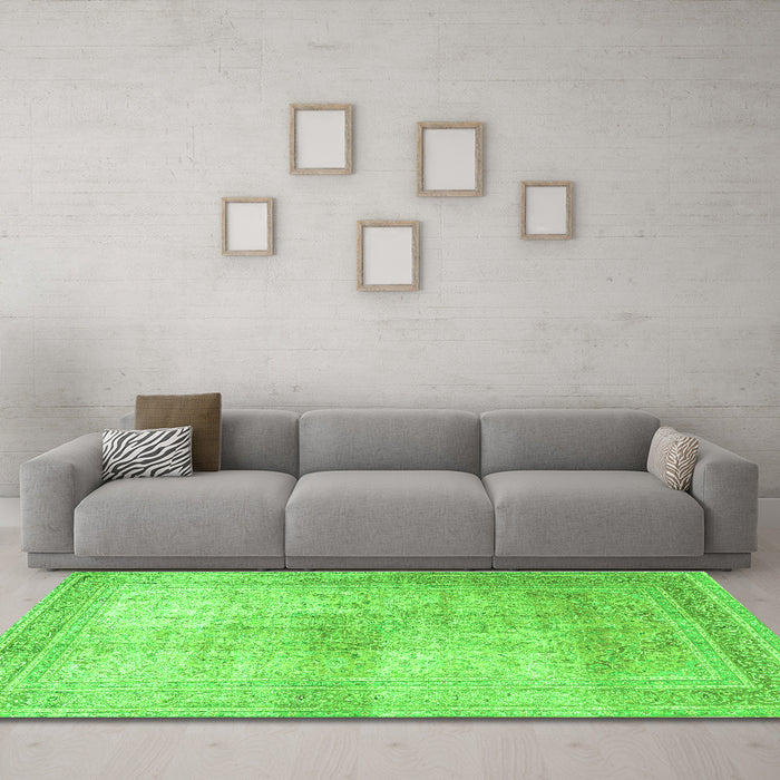 Machine Washable Persian Green Traditional Area Rugs in a Living Room,, wshtr3841grn