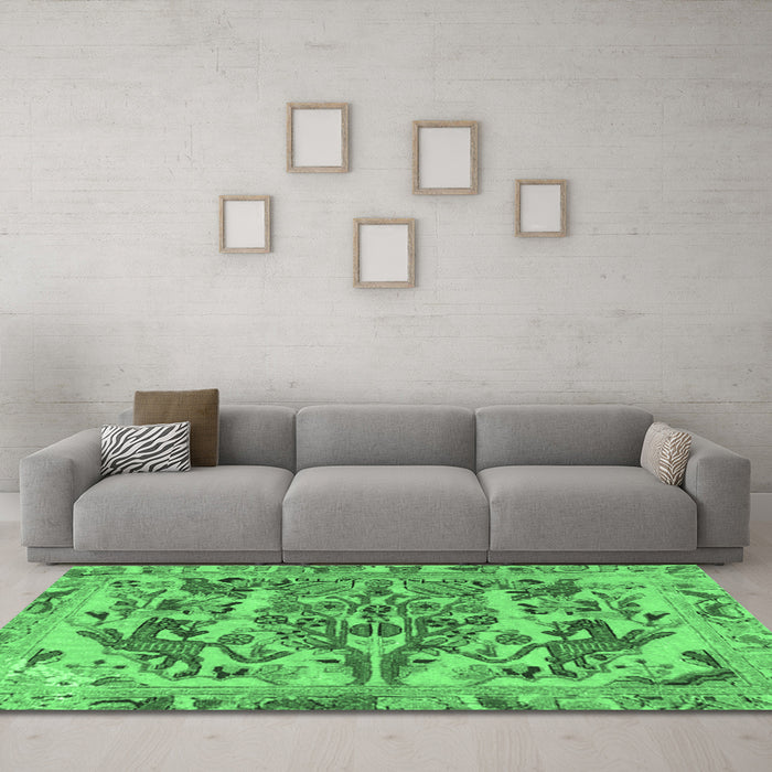 Machine Washable Animal Emerald Green Traditional Area Rugs in a Living Room,, wshtr3845emgrn