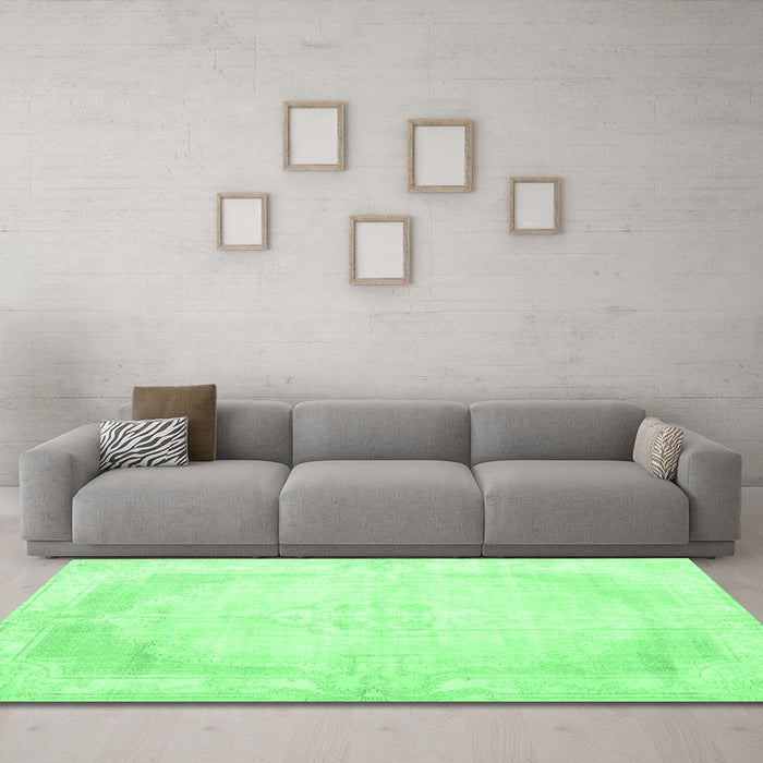 Machine Washable Persian Emerald Green Traditional Area Rugs in a Living Room,, wshtr3846emgrn