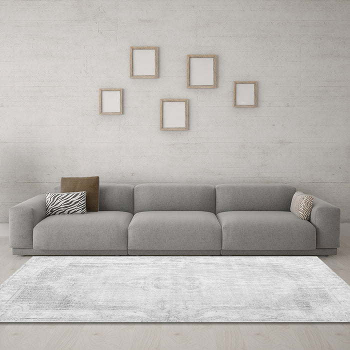 Machine Washable Persian Gray Traditional Rug in a Living Room,, wshtr3846gry