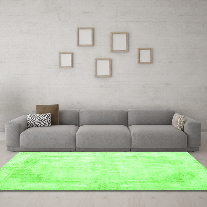 Machine Washable Persian Green Traditional Area Rugs in a Living Room,, wshtr3846grn