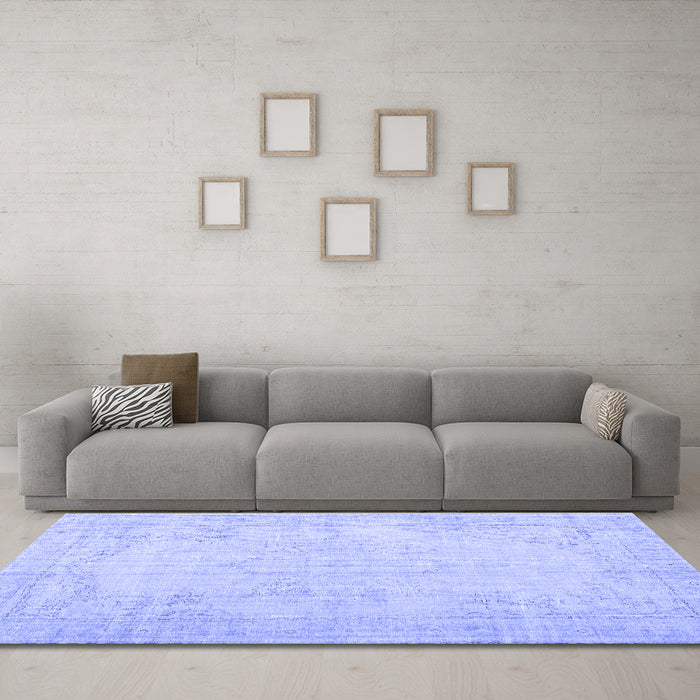 Machine Washable Persian Blue Traditional Rug in a Living Room, wshtr3847blu