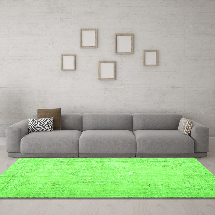 Machine Washable Persian Green Traditional Area Rugs in a Living Room,, wshtr3847grn