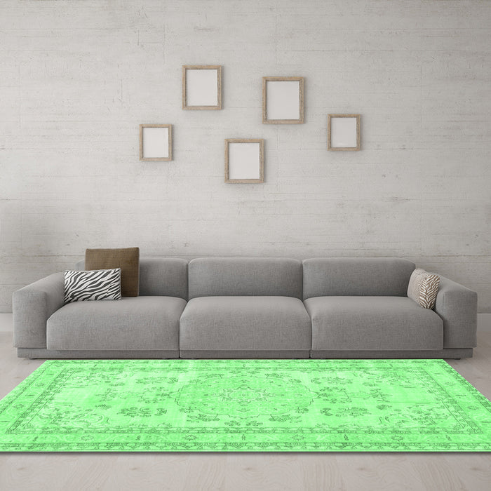 Machine Washable Persian Emerald Green Traditional Area Rugs in a Living Room,, wshtr3848emgrn
