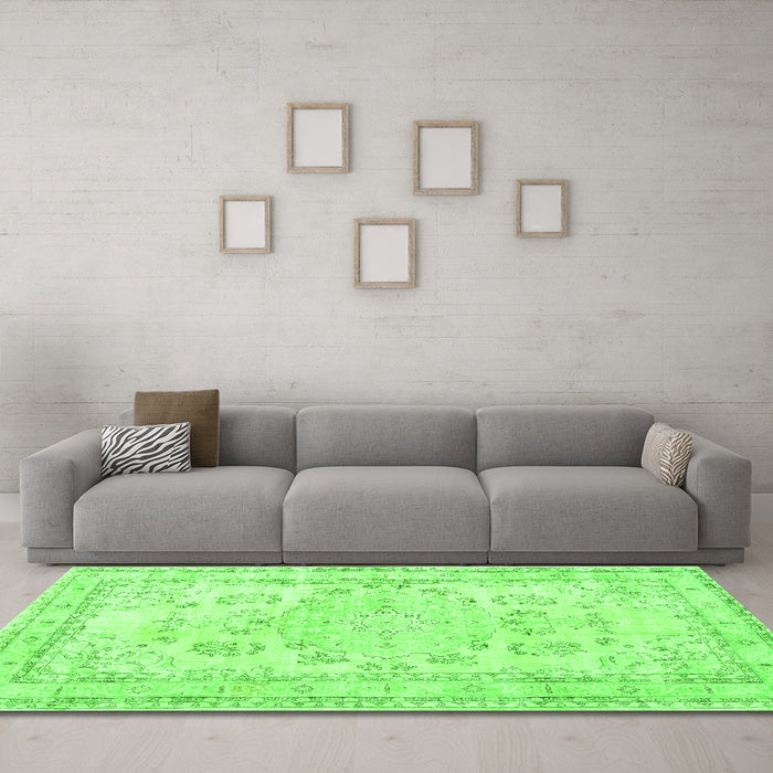 Machine Washable Persian Green Traditional Area Rugs in a Living Room,, wshtr3848grn