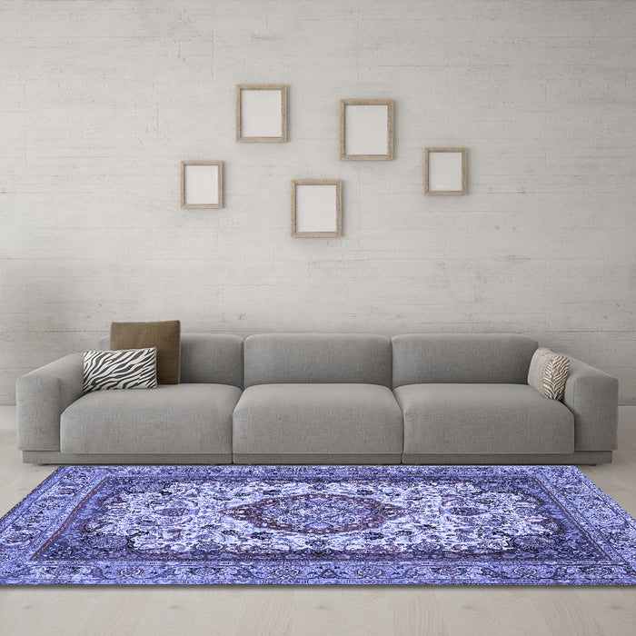 Machine Washable Medallion Blue Traditional Rug in a Living Room, wshtr384blu