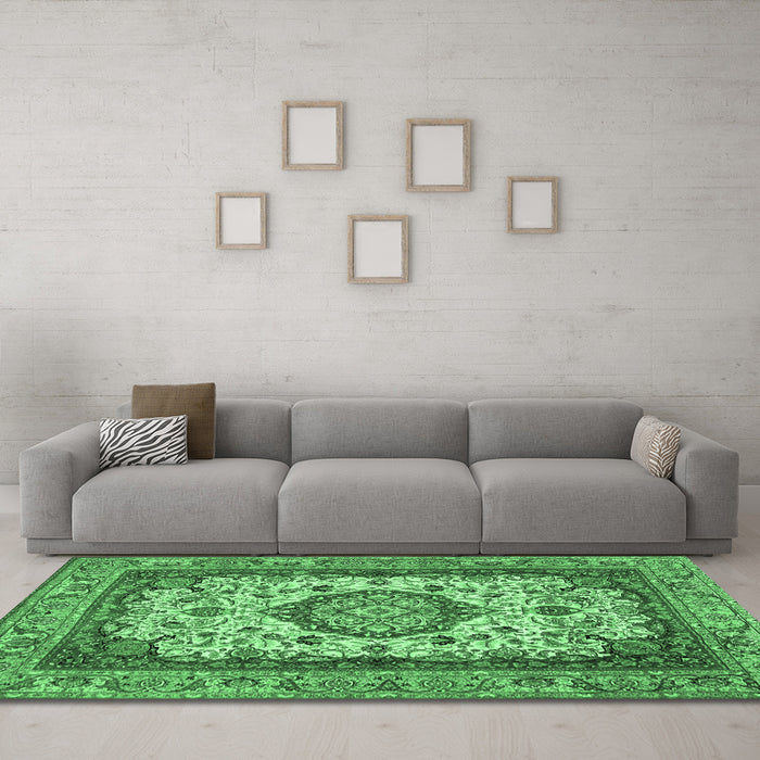 Machine Washable Medallion Emerald Green Traditional Area Rugs in a Living Room,, wshtr384emgrn