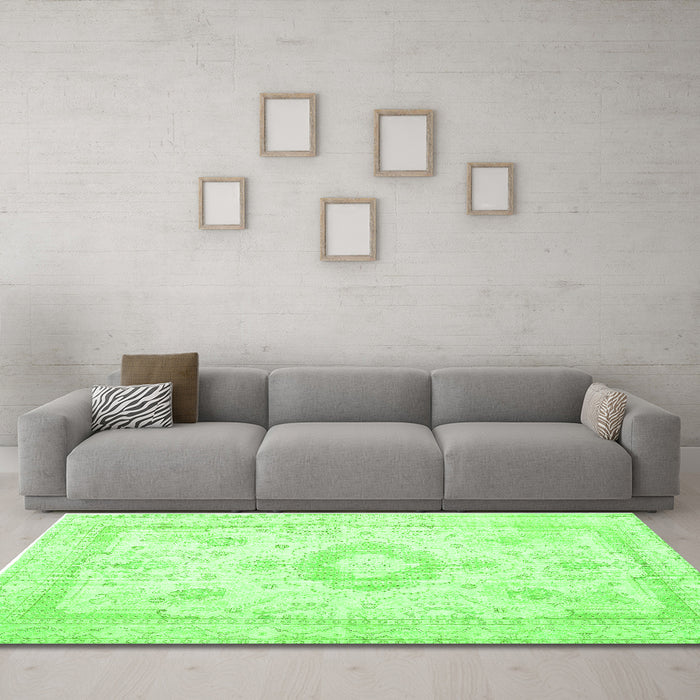 Machine Washable Persian Green Traditional Area Rugs in a Living Room,, wshtr3850grn