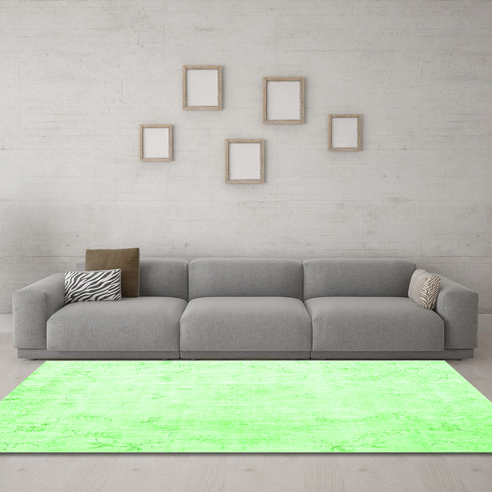 Machine Washable Persian Green Traditional Area Rugs in a Living Room,, wshtr3853grn
