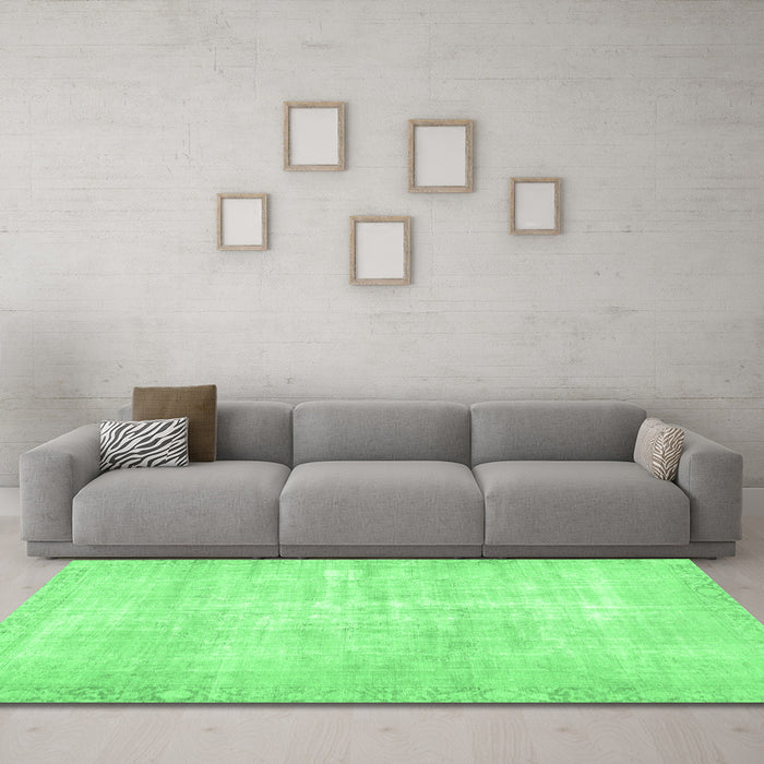 Machine Washable Persian Emerald Green Traditional Area Rugs in a Living Room,, wshtr3854emgrn
